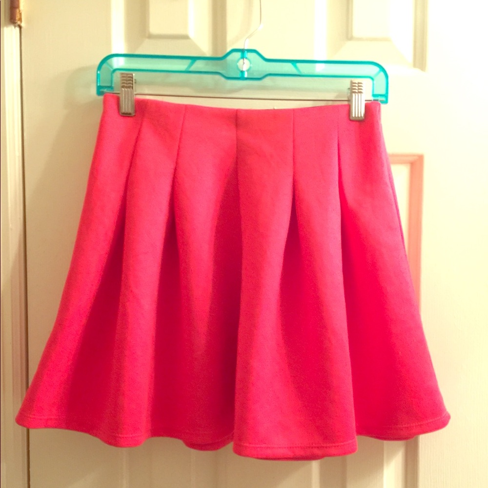Pleated flirty skirt